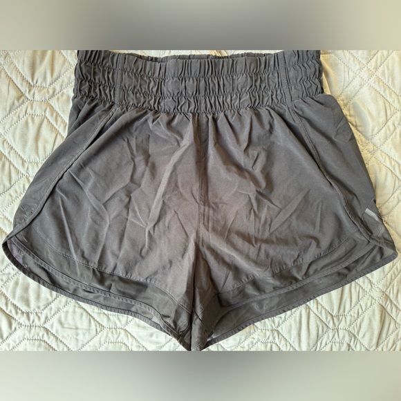 ATHLETA High Rise Mesh Racer Run 3” Short | Size Small - Picture 3 of 4
